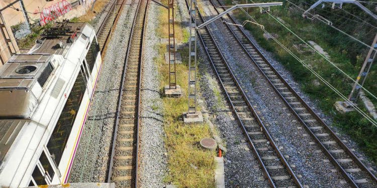 Muere un hombre de 51 años arrollado por un tren en Santander