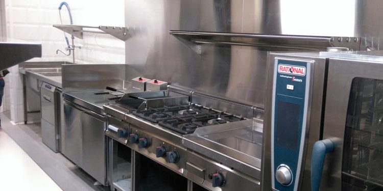 CCOO movilizará a la plantilla del servicio de cocina de Valdecilla por el incumplimiento sistemático de los descansos que estipula el convenio