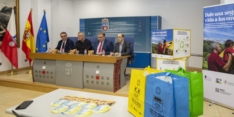 Gobierno de Cantabria y Ecoembes lanzan una nueva edición de la campaña ‘El mundo necesita un giro’ para sensibilizar sobre la importancia del reciclaje de envases