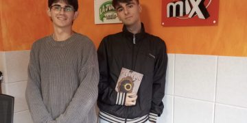 «Reflejo» relatos y poesías de Hugo Gutiérrez (autor) e Aarón Bragado (ilustrador)