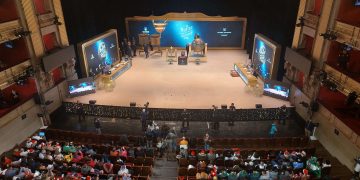 El ‘Papa de la Lotería’, natural de Novales, es el primero en entrar al Teatro Real para el Sorteo Extraordinario de Navidad