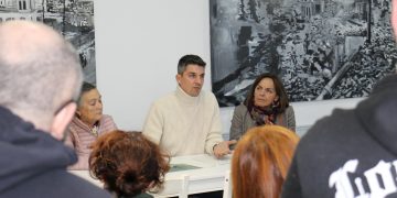 El PSOE propone una zona verde de aparcamiento para residentes en el Barrio Pesquero