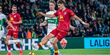 Elche 3-0 Racing: Los goles de Álvarez, Mourad y Nico desarman a un Racing sin respuesta