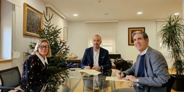 El Ayuntamiento y la Cámara de Comercio de Torrelavega firman un convenio para impulsar el comercio local con una subvención de 21.000 euros