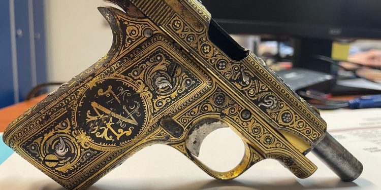 Recuperada en Francia una pistola que perteneció a Niceto Alcalá Zamora