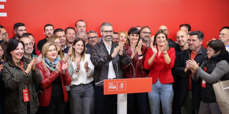 Francisco Lucas, nuevo secretario general electo del PSRM-PSOE tras imponerse en las primarias con el 54,8% de los votos
