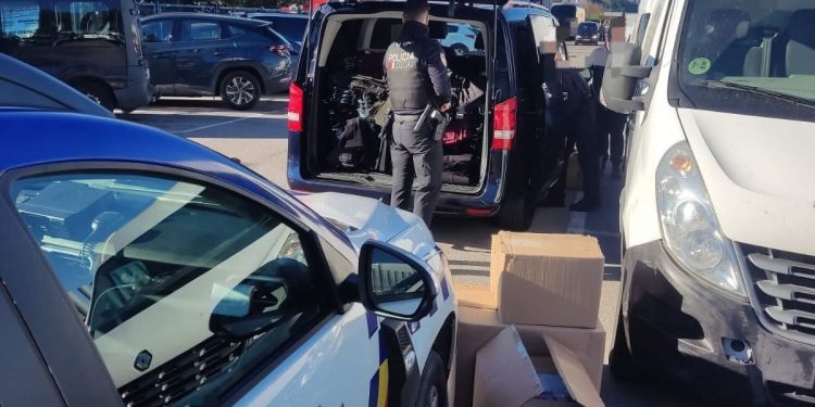 Incautados 759 artículos falsificados en Santoña