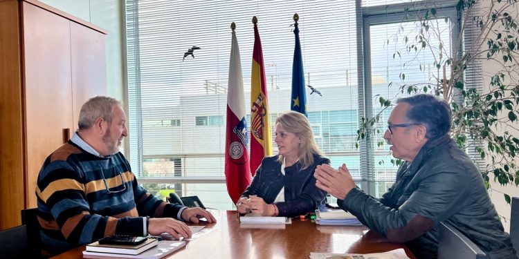 Desarrollo Rural y Anievas se unen para mejorar los caminos rurales y apoyar a los ganaderos