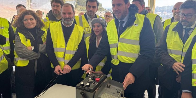 El ministro Óscar Puente destaca el avance de las obras de conexión ferroviaria al Puerto de A Coruña, con la finalización del túnel principal