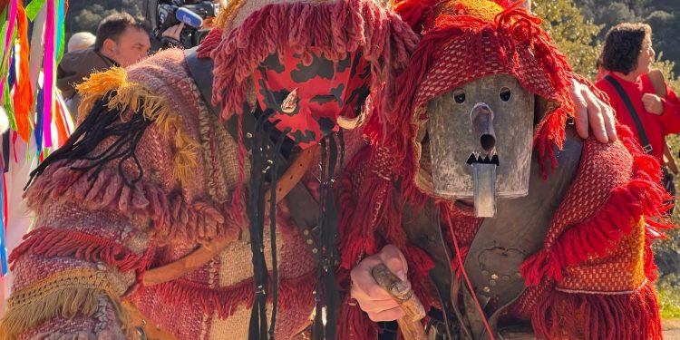 Piasca revive su tradición con un Carnaval que une Cantabria, Galicia y Portugal
