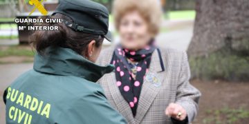 La Guardia Civil auxilia a dos personas mayores en Suances y Cabezón de la Sal