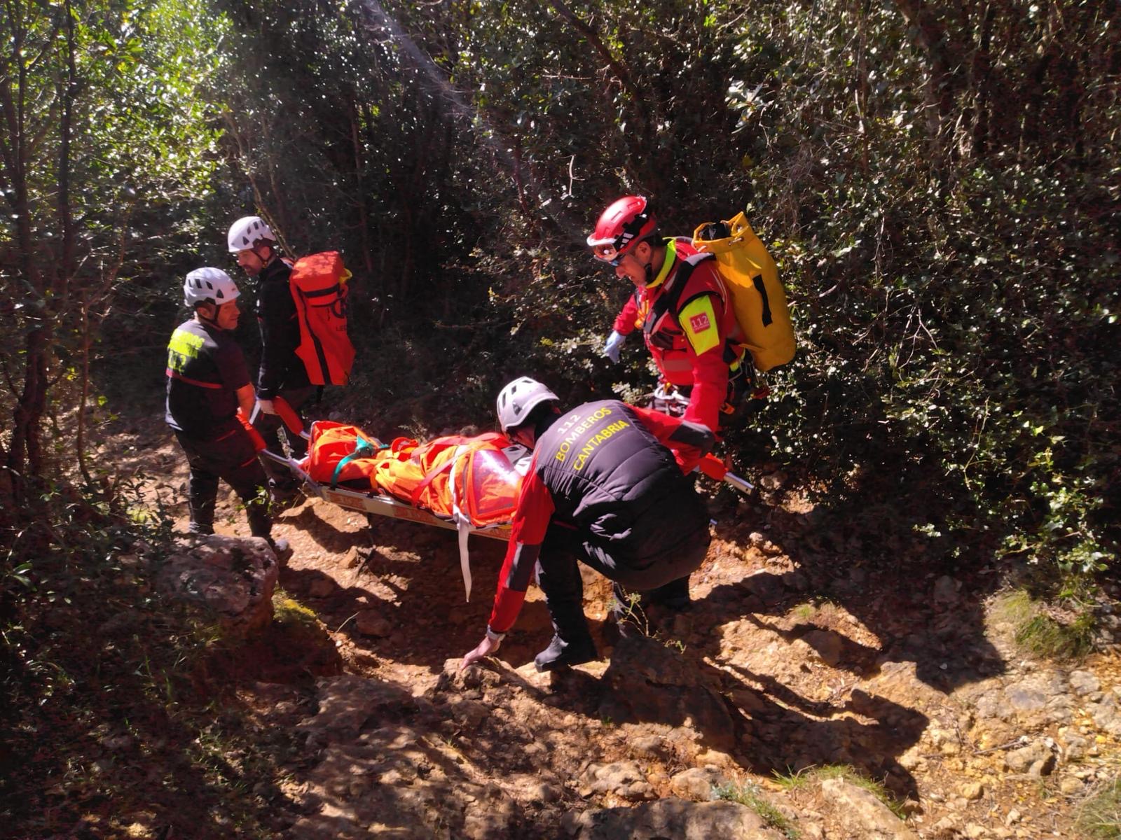 Rescatan a una mujer de 72 años en Monte Cincho tras sufrir una posible ...