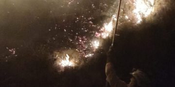 El viento intensifica los incendios forestales en Cantabria, con 8 fuegos activos