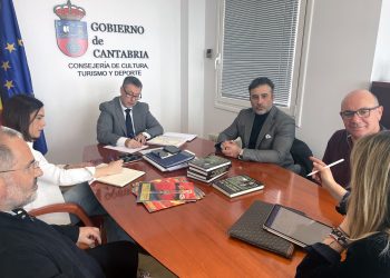 El Gobierno de Cantabria se compromete a apoyar la difusión del Camino Medieval Lebaniego