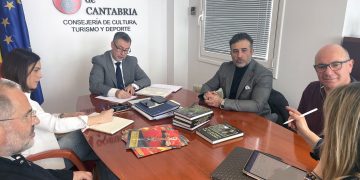 El Gobierno de Cantabria se compromete a apoyar la difusión del Camino Medieval Lebaniego