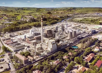 Solvay avanza hacia un futuro sin carbón con la mayor planta de cogeneración de biomasa de España