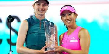 Cristina Bucsa, subcampeona en el WTA 1000 de Miami tras una final marcada por la lluvia y la tensión