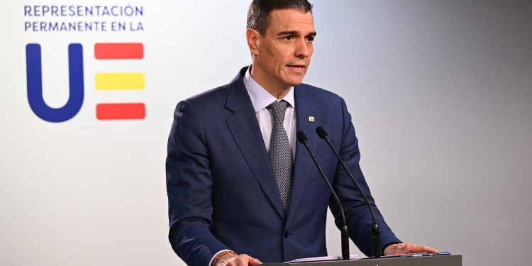 Pedro Sánchez anuncia que España alcanzará el 2% del gasto en defensa en 2025, superando el compromiso inicial