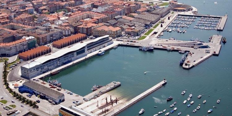 Adjudicadas por 184.000 euros las obras para dragar la dársena del puerto de Santoña