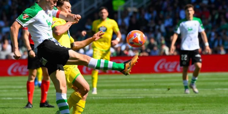 El Racing sueña en grande: victoria crucial ante el Deportivo para acercarse al ascenso directo