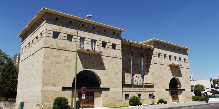 El Gobierno de Cantabria destina 110.000 euros a mejorar las sedes de once Casas de Cantabria