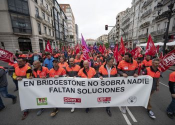 Cerca de 8.000 personas toman las calles de Santander en un 1 de Mayo con fuerte carga sindical