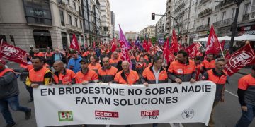 Cerca de 8.000 personas toman las calles de Santander en un 1 de Mayo con fuerte carga sindical