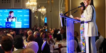 Buruaga reivindica en Madrid la transformación de Cantabria frente al «abandono» del Gobierno central