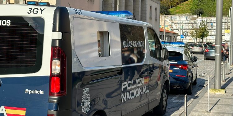 Detenido un joven por el robo de 500 euros en una panadería del centro de Santander