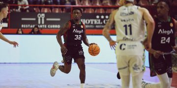 El Alega Cantabria sufre para ganar al Hestia Menorca (83-80) y frena su mala racha en el Trueba