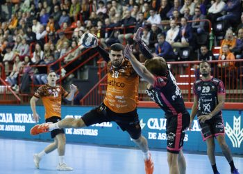 Álex Rubiño amplía su compromiso con el Bathco BM Torrelavega hasta 2027