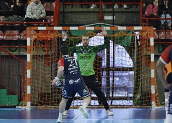 Agónico 29-28 del Bathco BM Torrelavega, Tercariol para el último penalti de Barreto