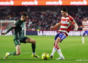 Granada, ciudad maldita para el Racing: cae 1-0 en Los Cármenes y sigue la maldición nazarí
