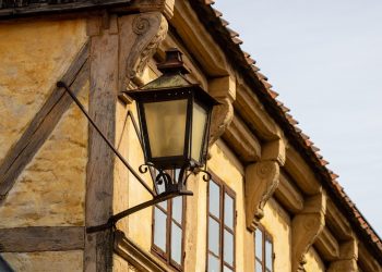 Industria invierte cerca de 200.000 euros en mejorar la eficiencia energética y fomentar el autoconsumo en cuatro municipios cántabros