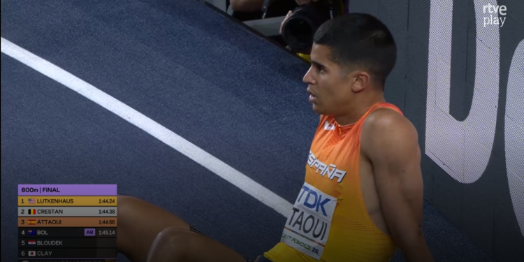 Mohamed Attaoui conquista el bronce mundial de 800 en pista cubierta