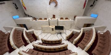 Sanidad, economía y turismo, ejes del Pleno del Parlamento