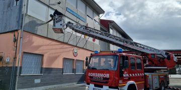 La Consejería de Educación y el Ayuntamiento de Piélagos intervendrán de urgencia en el CEIP Virgen de Valencia tras el desprendimiento de parte de su fachada