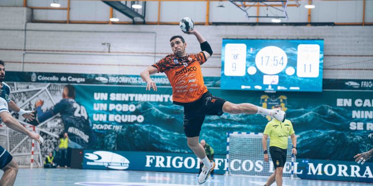 Bathco BM Torrelavega remonta en O Gatañal