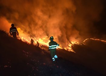 Diez incendios forestales activos en Cantabria