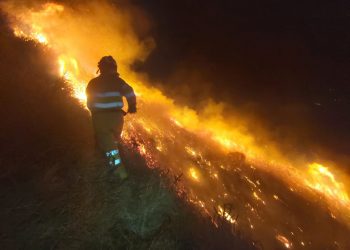 Cantabria afronta 18 incendios forestales activos en el este y centro de la comunidad