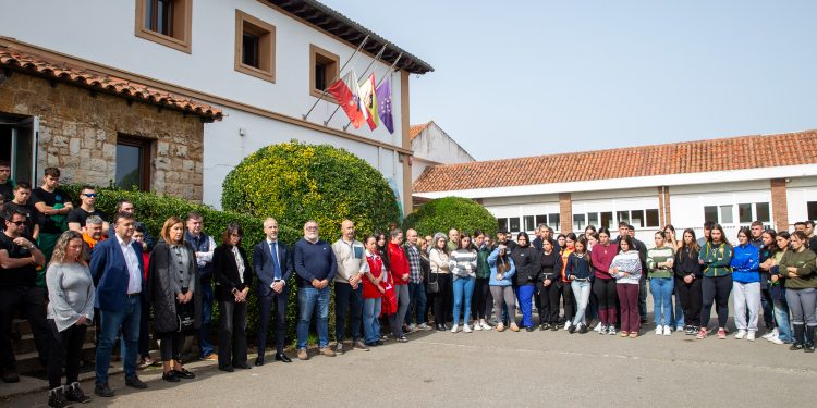 Minuto de silencio en La Granja de Heras y en el Ayuntamiento de Santander por las víctimas de El Bocal