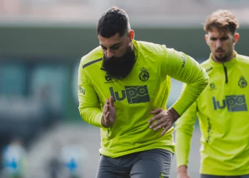 Villalibre se ejercita parcialmente con el Racing y avanza en su recuperación