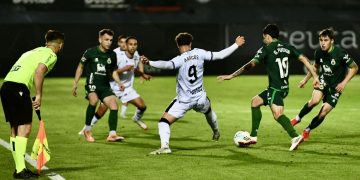 El Racing se queda sin victoria en Ceuta por dos goles anulados en fuera de juego muy cuestionados