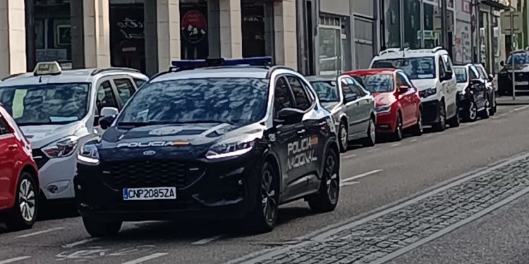 Detenido en Torrelavega por agredir a un hombre con el cristal de una botella rota