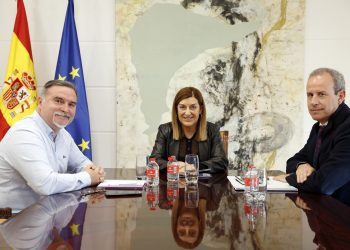 Buruaga anuncia el inminente inicio de obras de viviendas de alquiler asequible en Santoña y la adjudicación del refuerzo del muelle pesquero