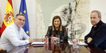 Buruaga anuncia el inminente inicio de obras de viviendas de alquiler asequible en Santoña y la adjudicación del refuerzo del muelle pesquero