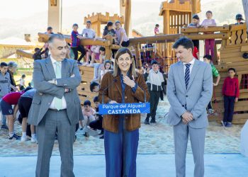 Buruaga inaugura el primer parque infantil cubierto de Castañeda en Pomaluengo con una inversión cercana al millón de euros