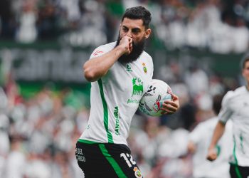 El Racing remonta y se reafirma como líder tras ganar 4‑2 a la SD Huesca en El Sardinero
