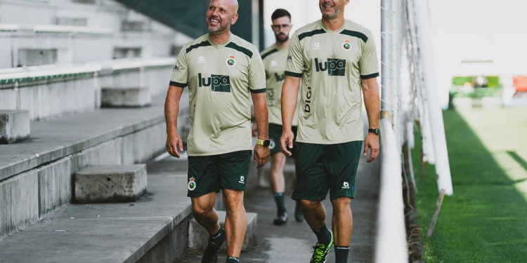 El Racing arranca la pretemporada con 26 futbolistas y un estreno marcado por la cantera