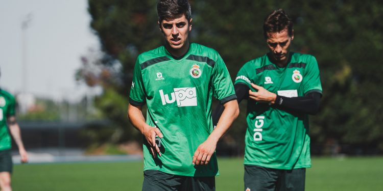 El Racing arranca la pretemporada con 26 futbolistas y un estreno marcado por la cantera